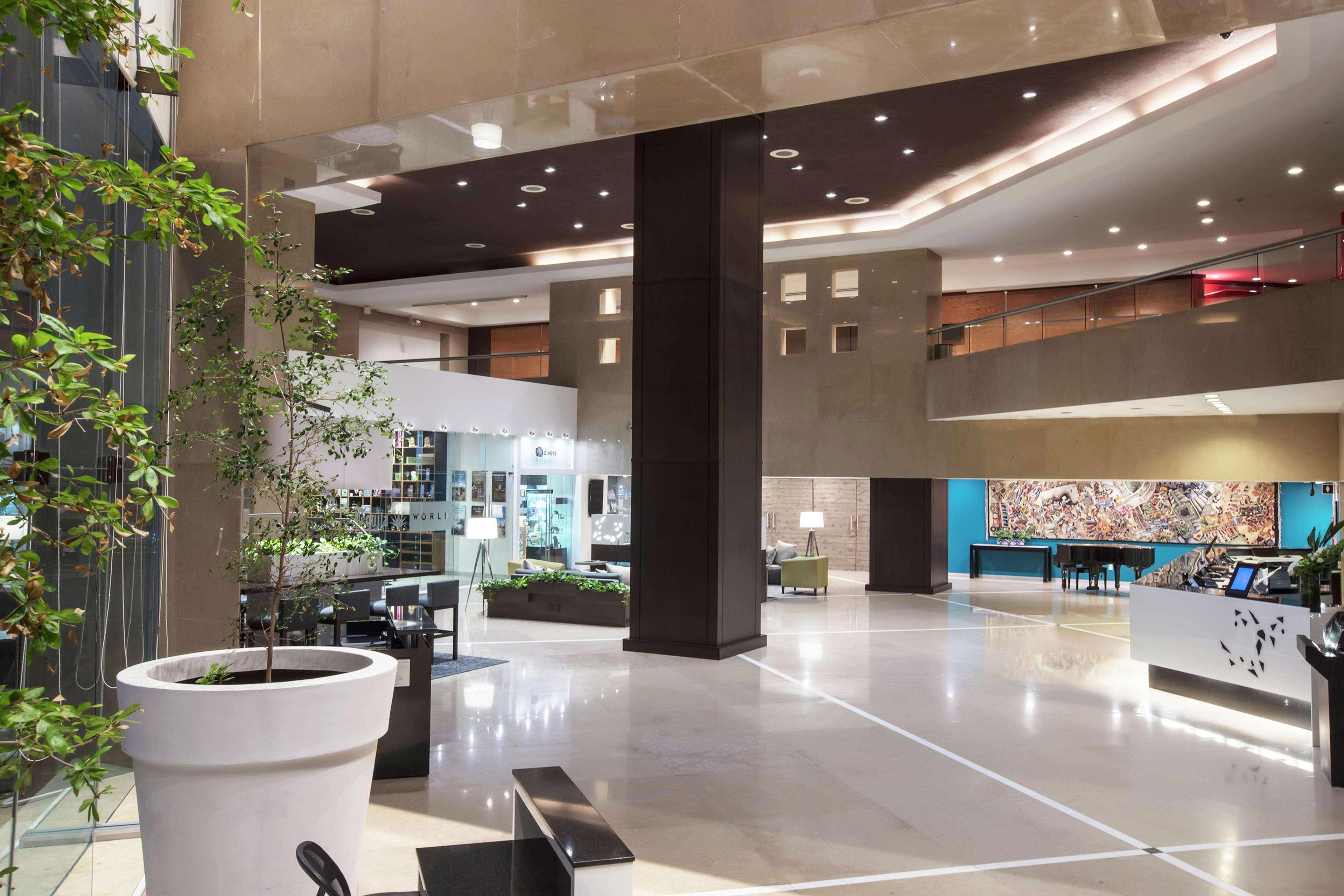 Barcelo Guadalajara Hotel Exterior foto The lobby of the hotel